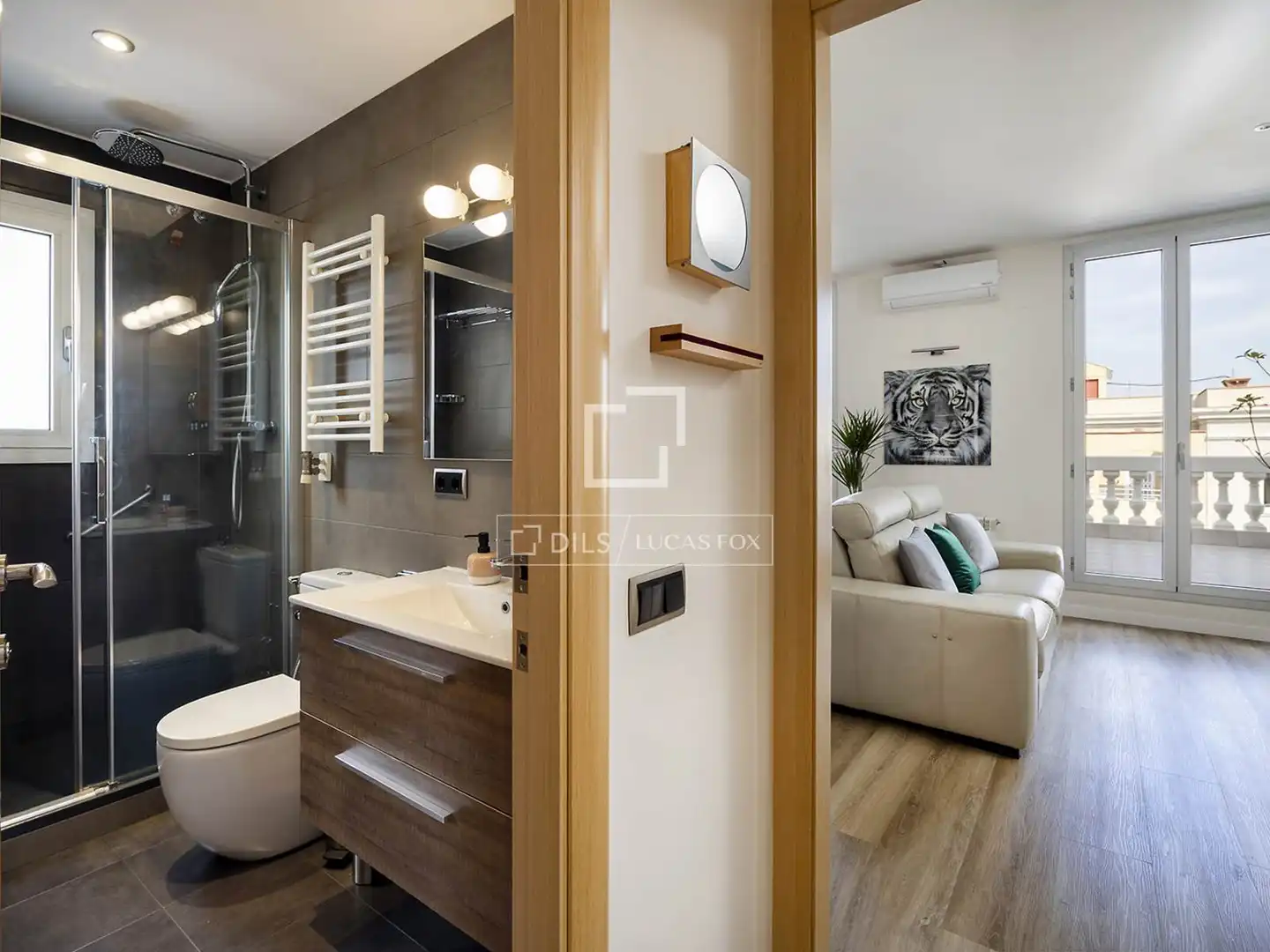 Badezimmer von Dachboden zum Verkauf in Barcelona mit Heizung, Terrasse und Möbliert
