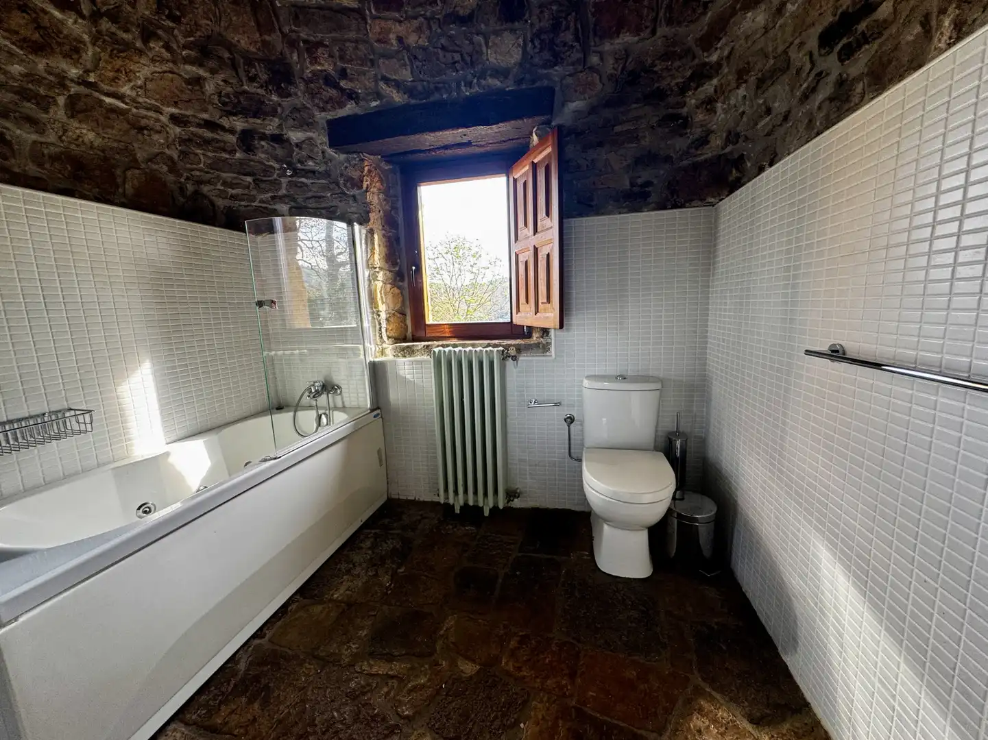 Bany de Casa o xalet de lloguer en Riotuerto amb Calefacció, Terrassa i Traster