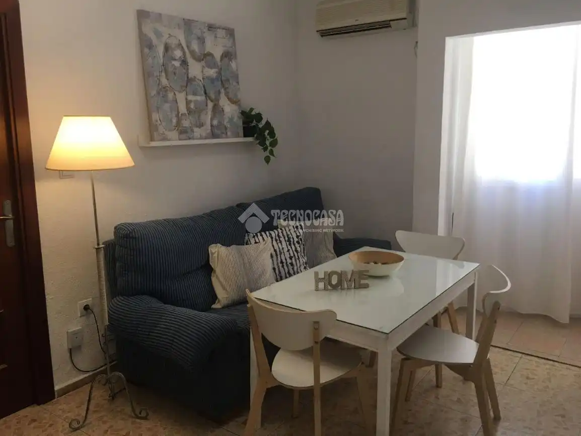 Living room of Flat for sale in Sevilla  with Air Conditioner and Balcony