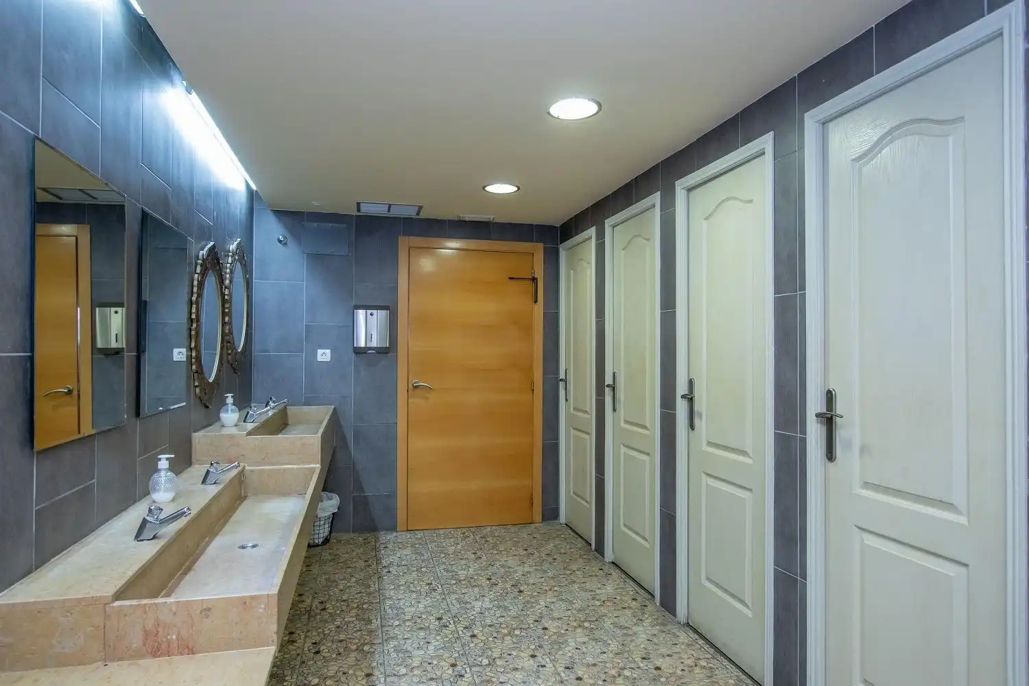Baño de Local en venta en Castellón de la Plana / Castelló de la Plana con Aire acondicionado