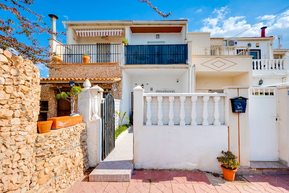 Vista exterior de Casa o chalet en venta en Torrevieja con Aire acondicionado, Calefacción y Terraza