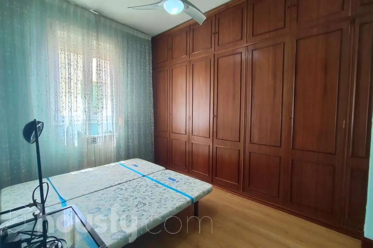 Bedroom of Flat for rent in Madrid  with Air Conditioner, Heating and Parquet flooring
