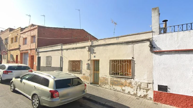 Exterior view of Single-family semi-detached for sale in Sabadell