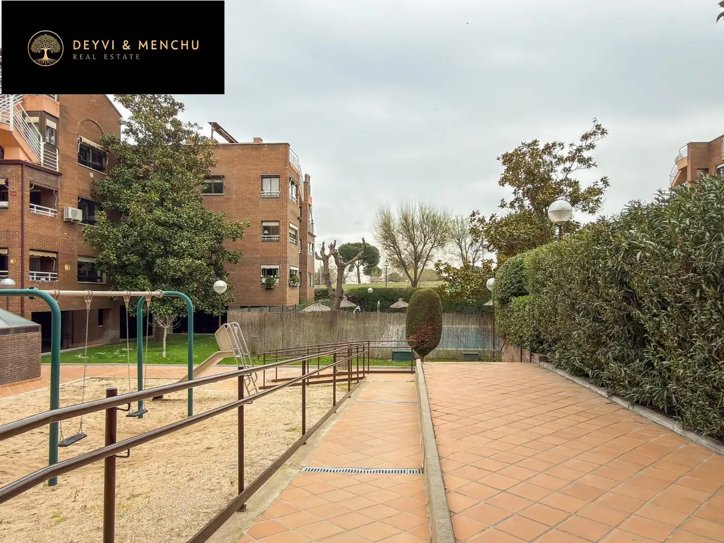 Vista exterior de Ático de alquiler en Pozuelo de Alarcón con Aire acondicionado, Jardín privado y Parquet