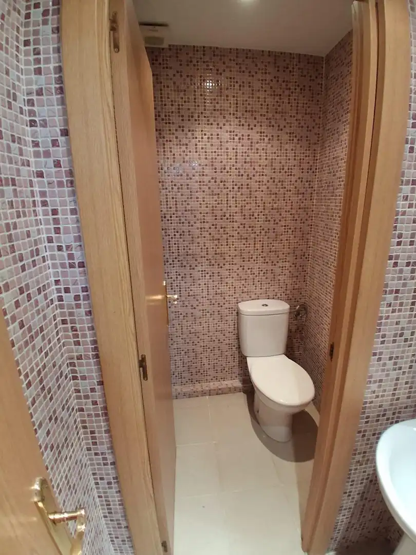 Bathroom of Commercial properties for rent in Morata de Tajuña