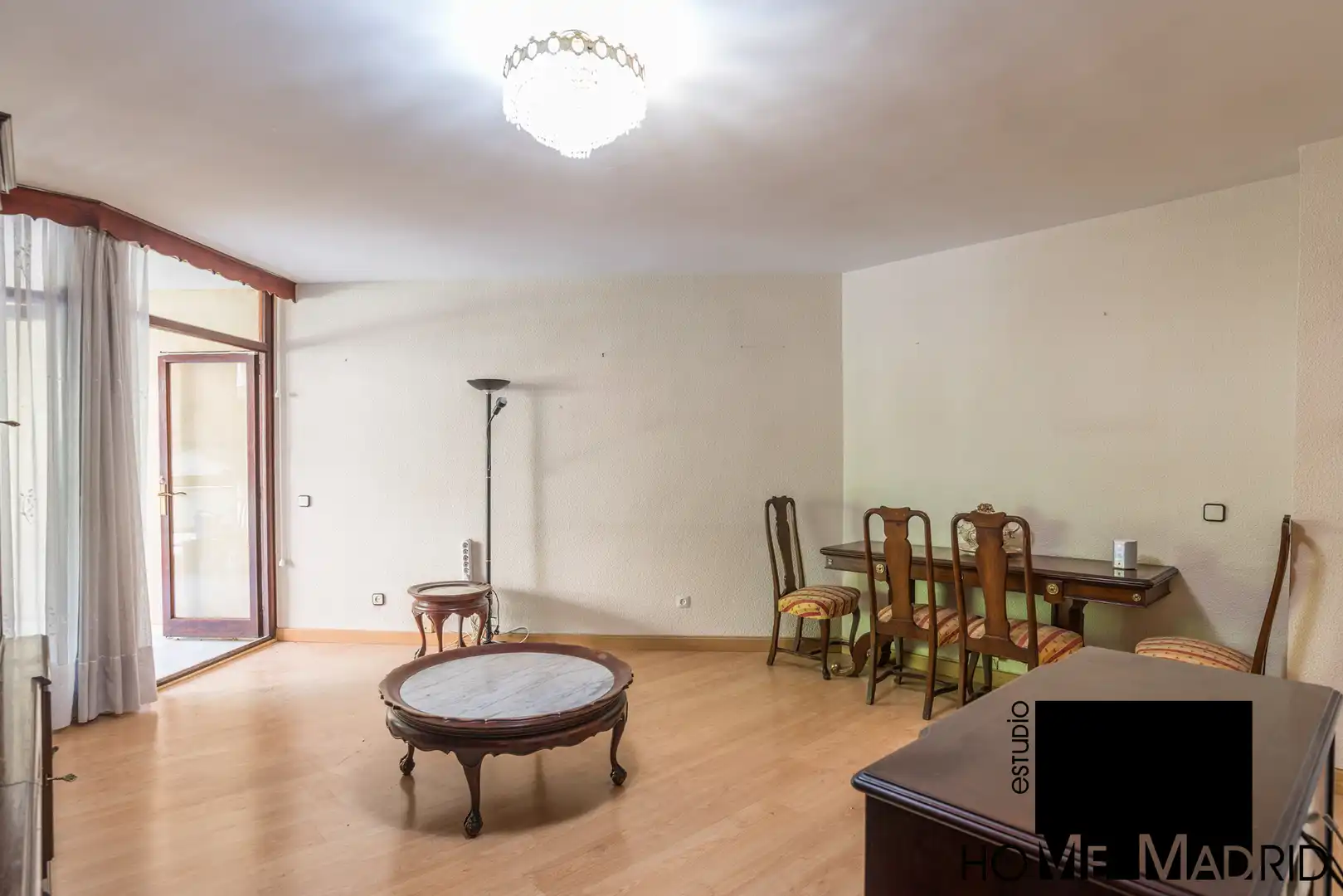 Sala d'estar de Pis en venda en Madrid amb Calefacció, Parquet i Terrassa