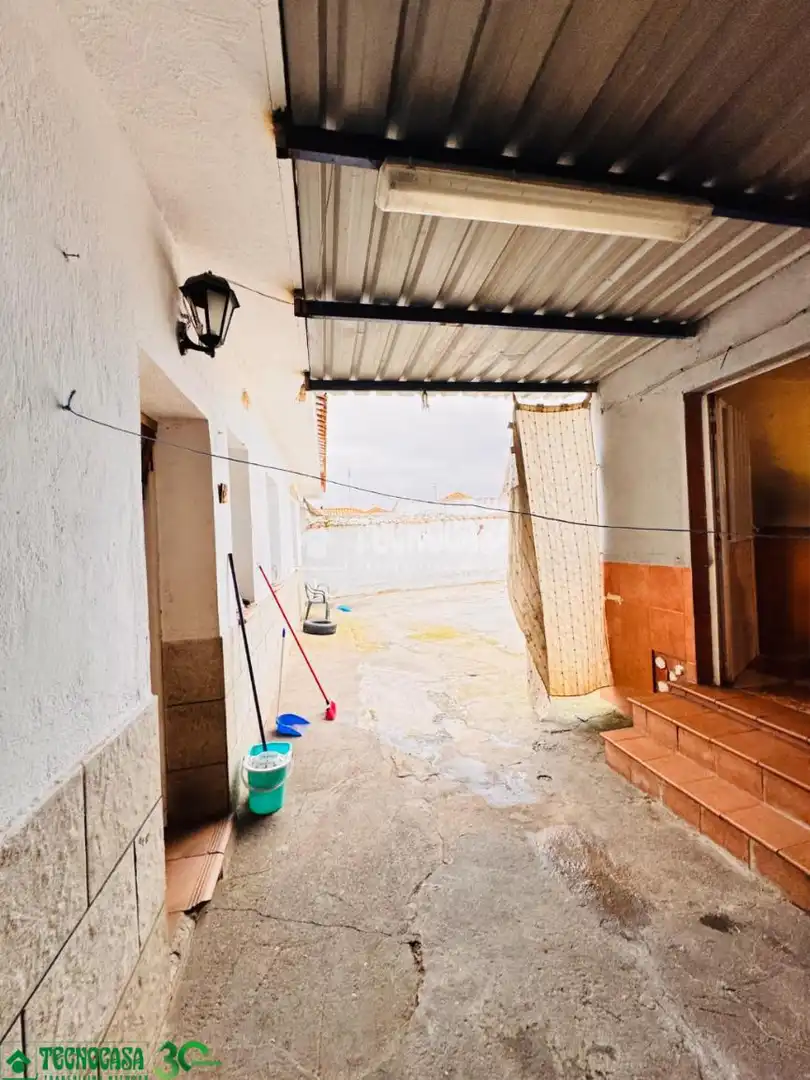 Vista exterior de Casa adosada en venda en Burujón amb Calefacció