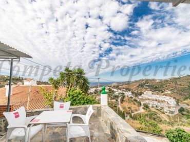 Maison rustique avec balcon à vendre à Torrox Pueblo