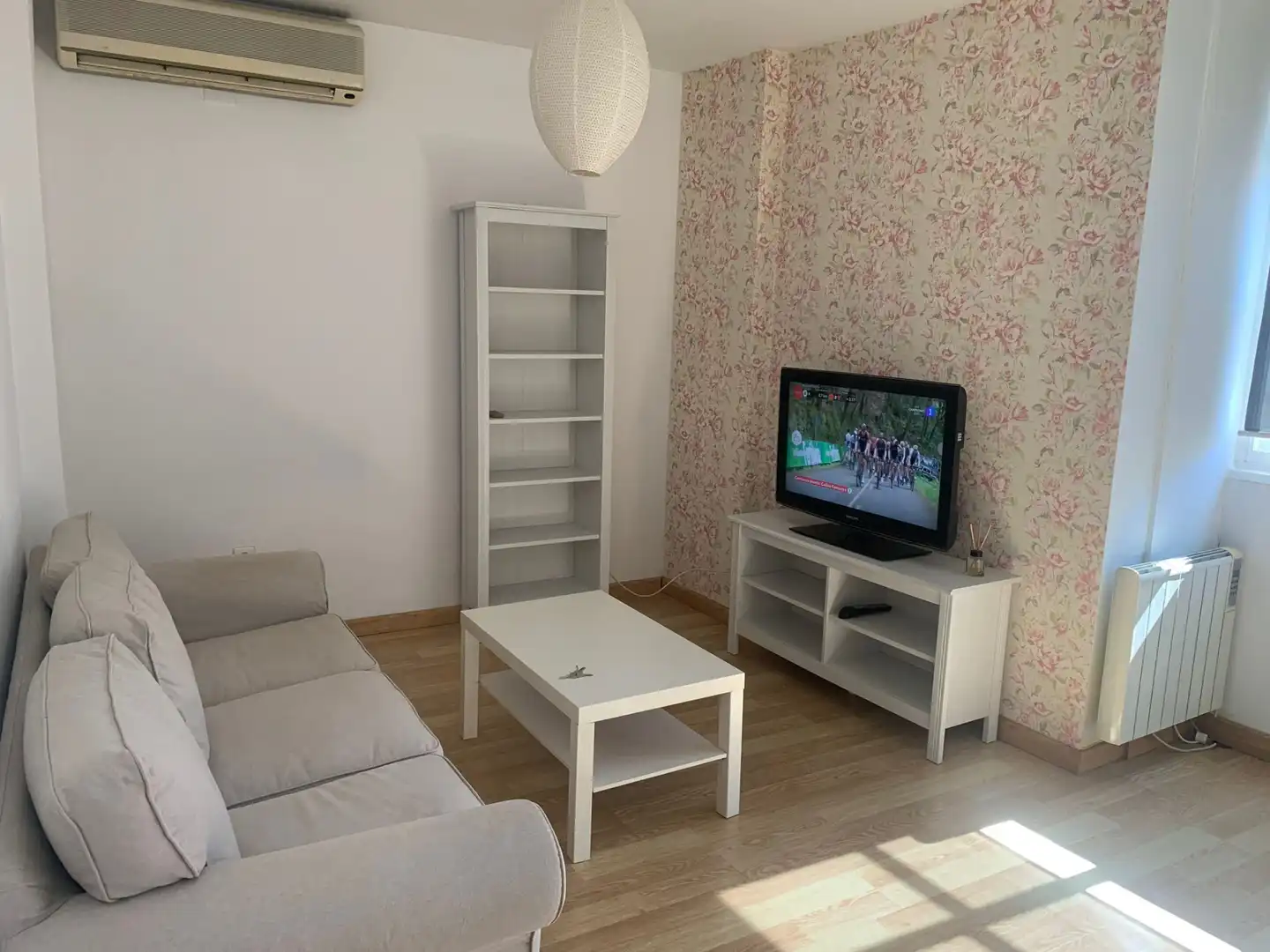 Living room of Flat for rent in Maracena  with Air Conditioner, Heating and Parquet flooring