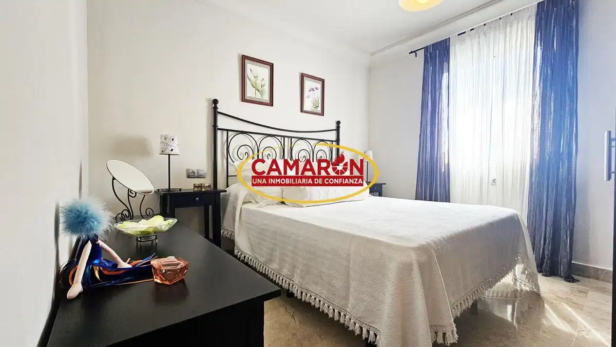 Habitación de Casa adosada en venta en La Puebla del Río con Trastero y Amueblado