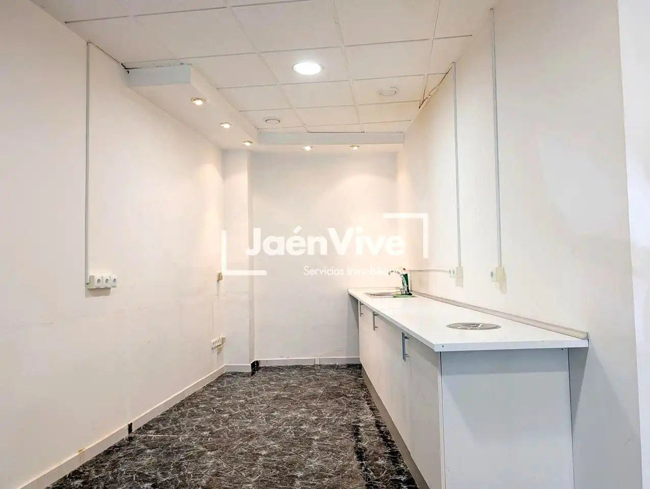 Cuina de Local de lloguer en Jaén amb Aire condicionat