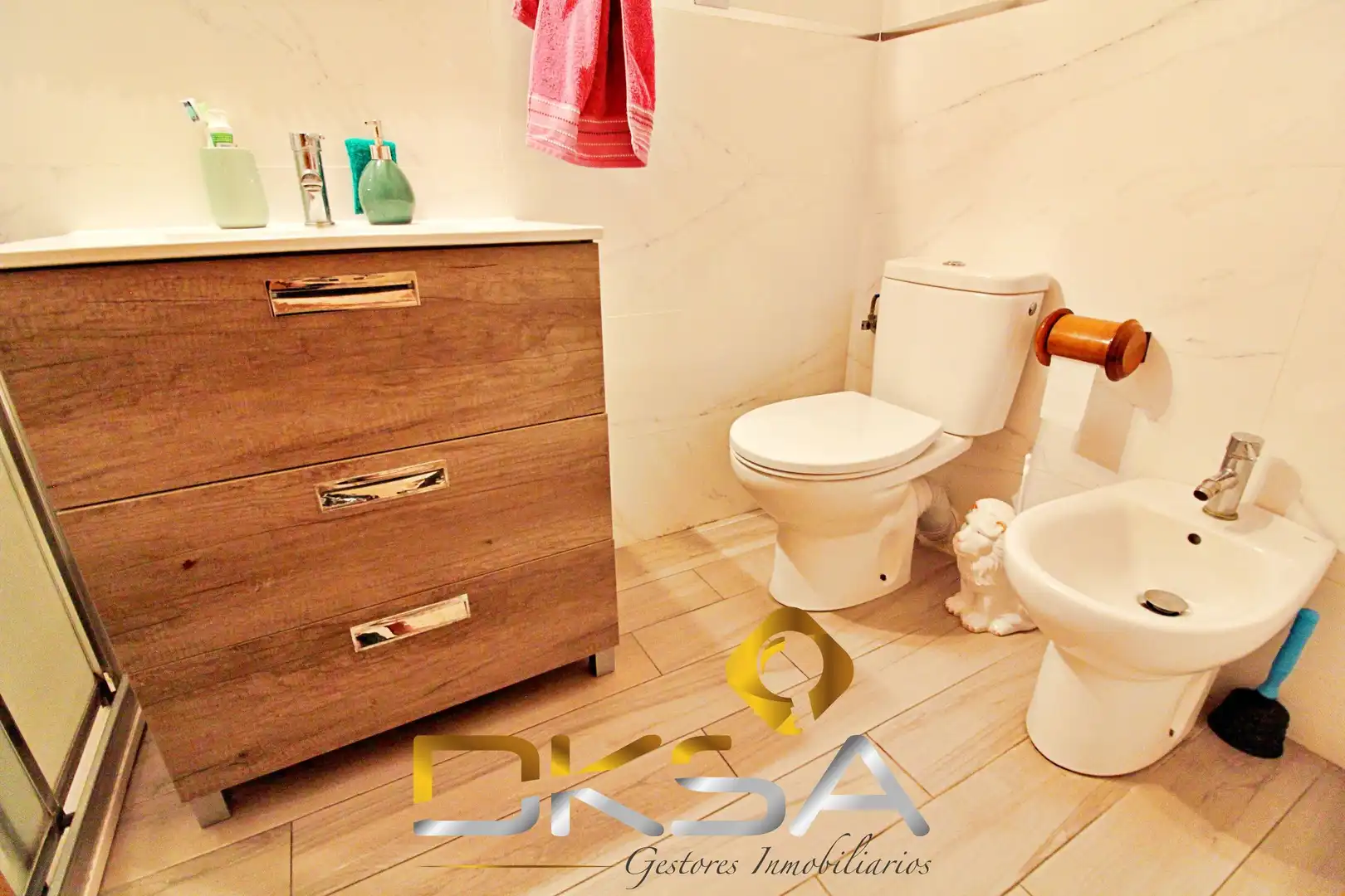 Baño de Piso en venta en Castellón de la Plana / Castelló de la Plana con Terraza, Amueblado y Balcón