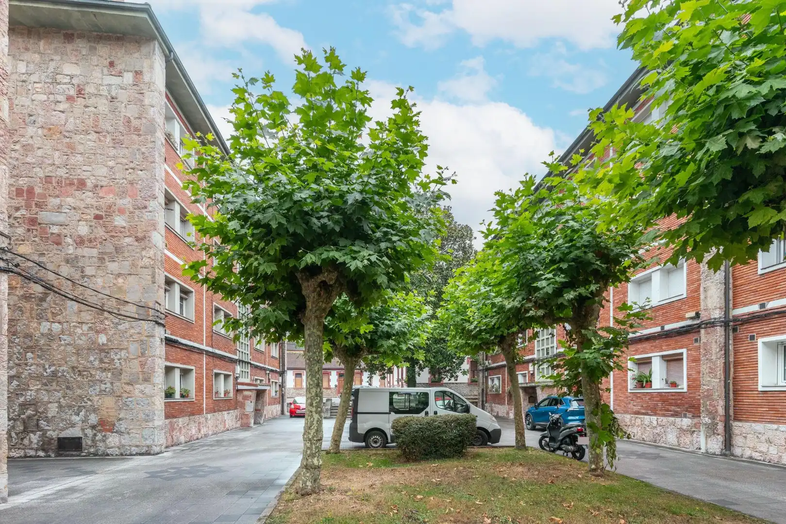 Vista exterior de Pis en venda en Oviedo  amb Calefacció, Terrassa i Moblat