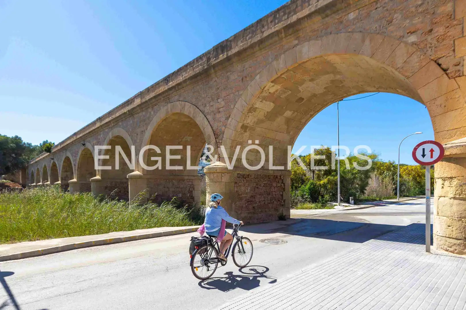 Vista exterior de Casa o xalet en venda en Orihuela amb Aire condicionat, Calefacció i Terrassa