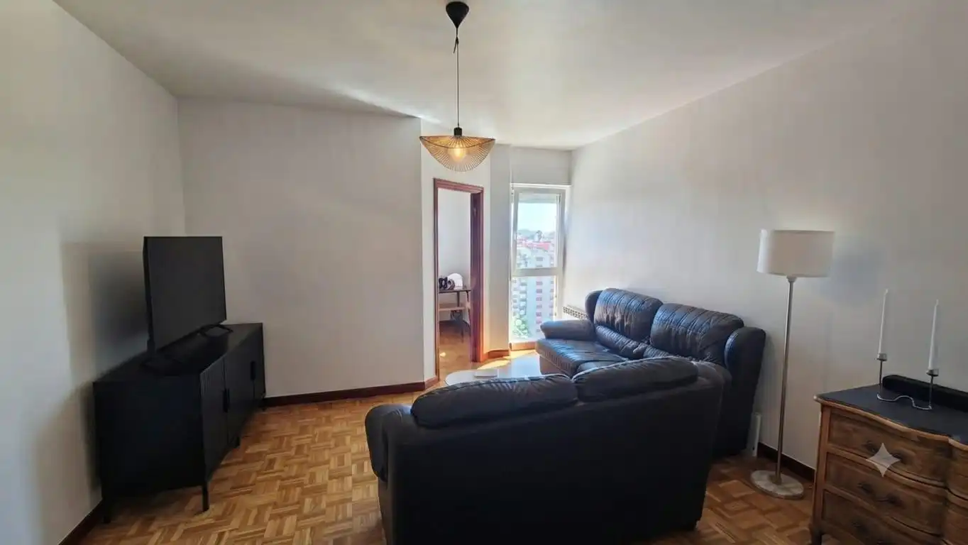 Wohnzimmer von Wohnung zur Miete in Santander mit Heizung, Parkett und Terrasse