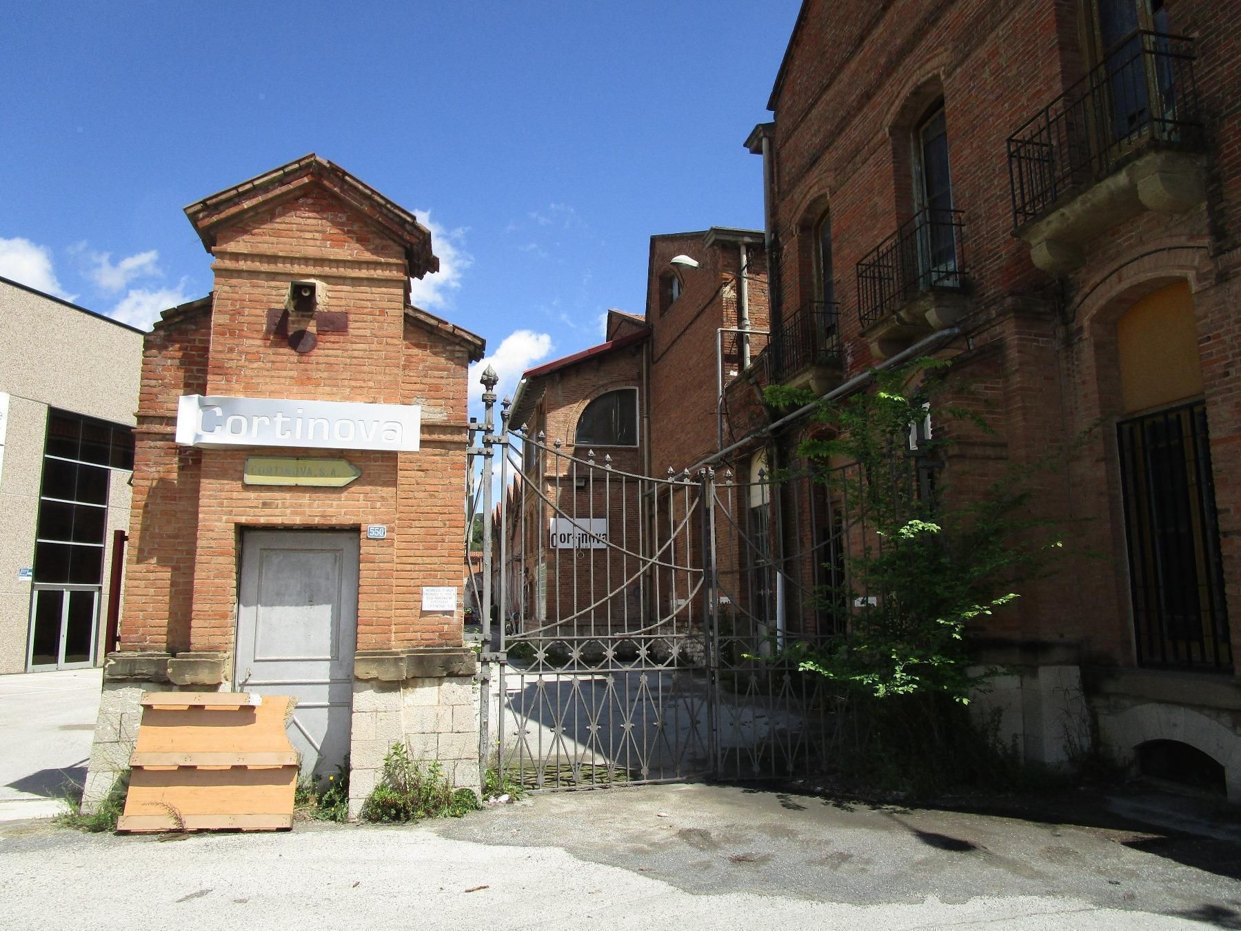 Vista exterior de Nau industrial en venda en Sabadell