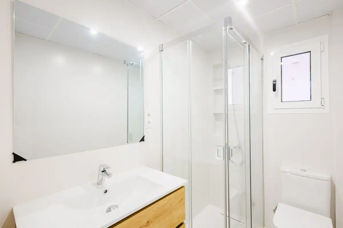 Baño de Piso en venta en Málaga con Calefacción, Terraza y Balcón