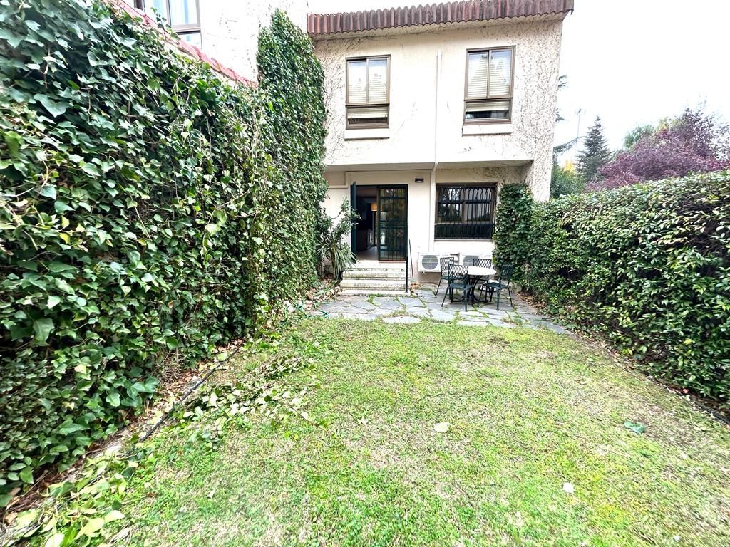 Jardí de Casa adosada de lloguer en La Moraleja amb Aire condicionat, Calefacció i Jardí privat