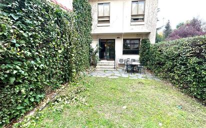 Jardí de Casa adosada de lloguer en La Moraleja amb Aire condicionat, Calefacció i Jardí privat