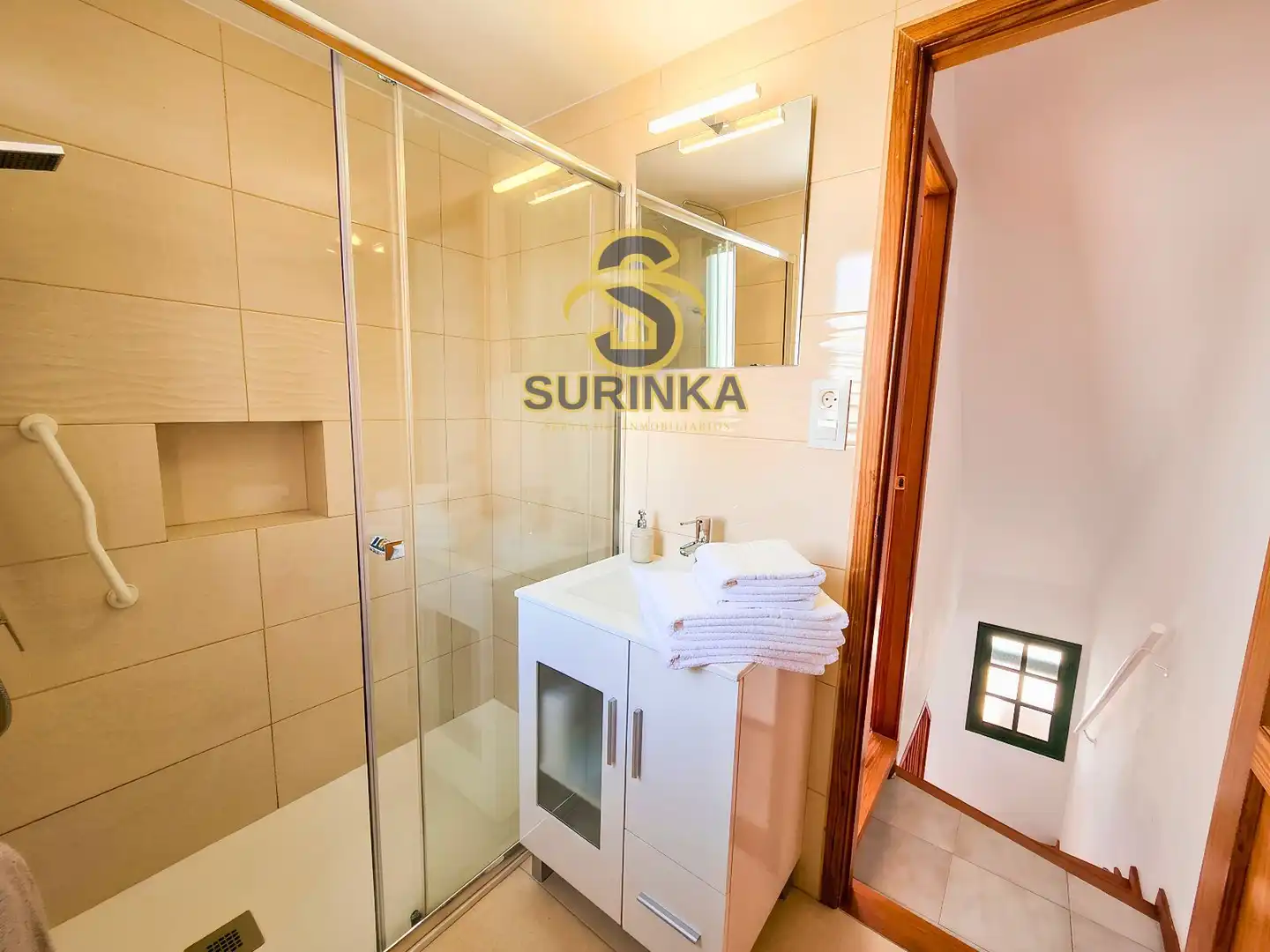 Baño de Apartamento de alquiler en San Bartolomé de Tirajana con Terraza, Piscina y Amueblado
