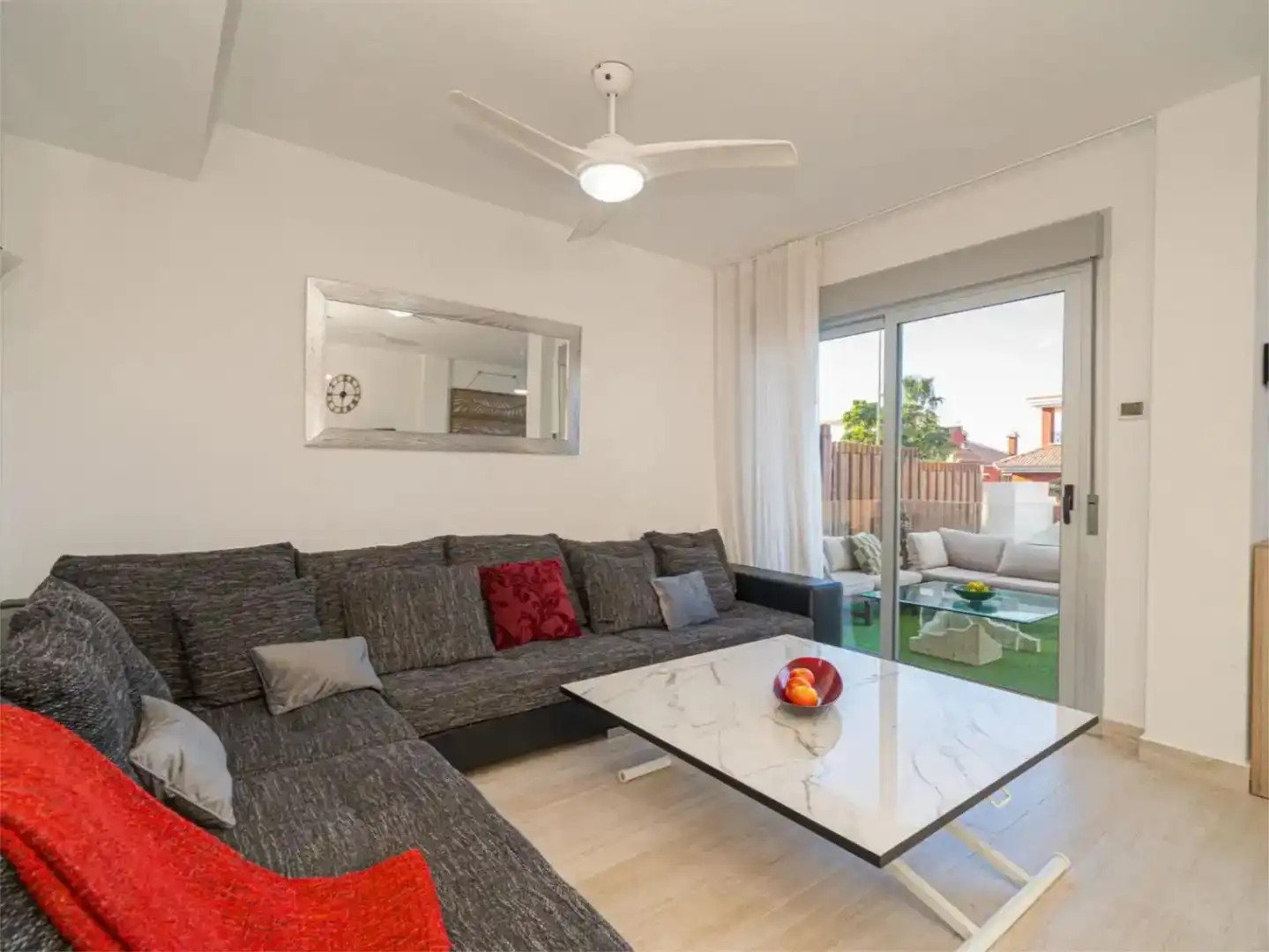 Sala d'estar de Casa o xalet en venda en Finestrat amb Aire condicionat, Piscina i Balcó