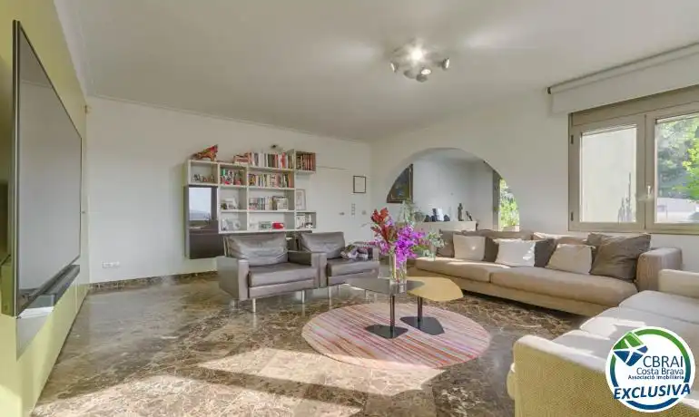 Sala d'estar de Casa o xalet en venda en La Jonquera amb Aire condicionat, Calefacció i Jardí privat