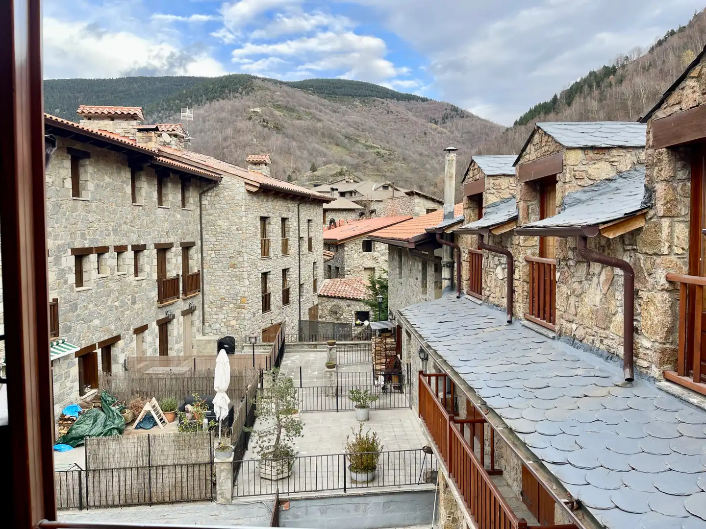 Vista exterior de Ático en venta en Setcases con Calefacción, Terraza y Amueblado