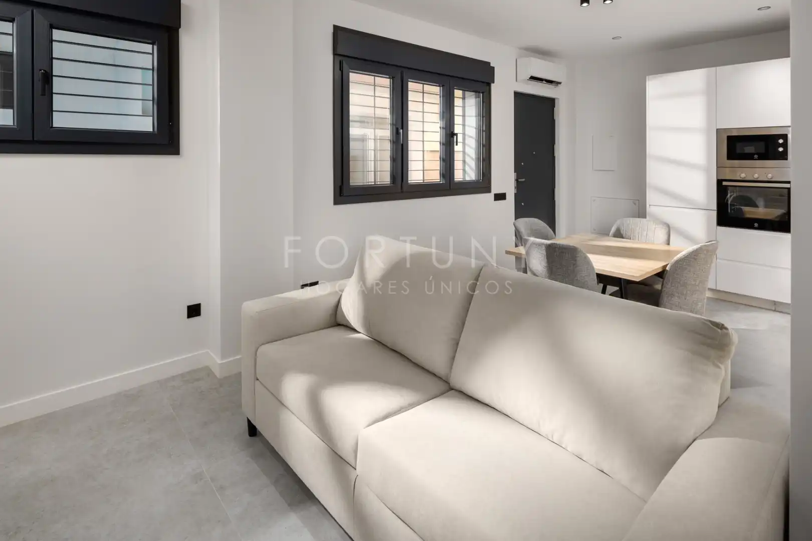 Sala d'estar de Estudi en venda en Málaga amb Aire condicionat i Moblat