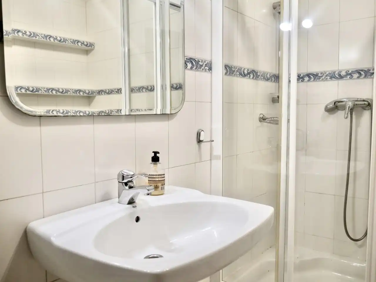 Bathroom of Ground floor for sale in Málaga  with Air Conditioner, Private garden and Terrace