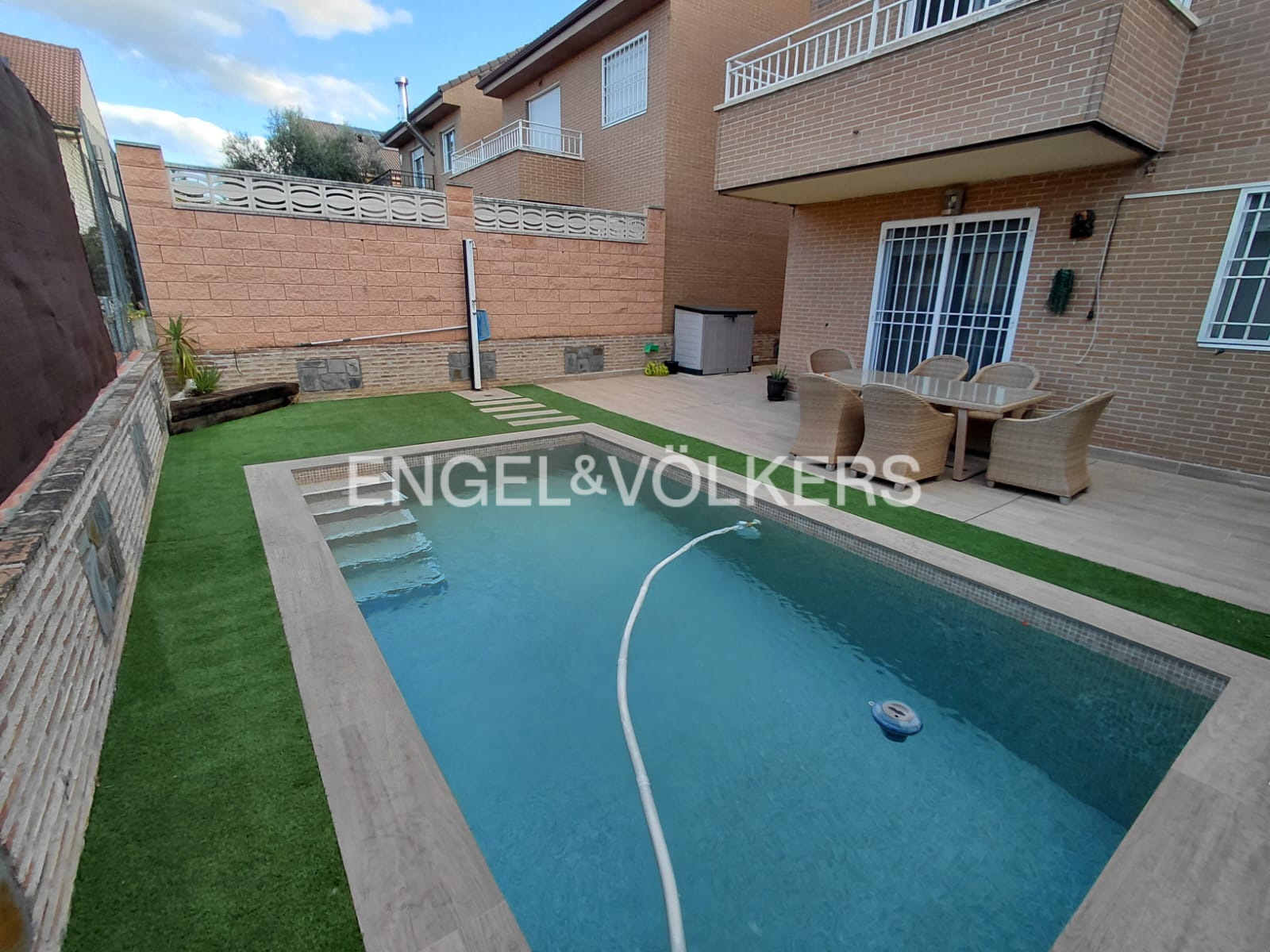 Piscina de Casa o chalet de alquiler en Loeches con Calefacción, Jardín privado y Terraza