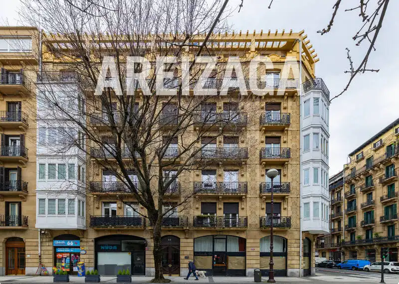 Vista exterior de Piso en venta en Donostia - San Sebastián  con Calefacción, Terraza y Trastero