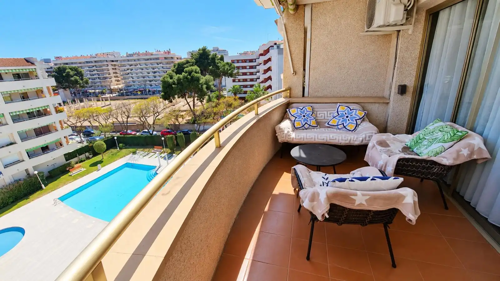Piso con terraza en venta en Carrer de Joanot Martorell 4