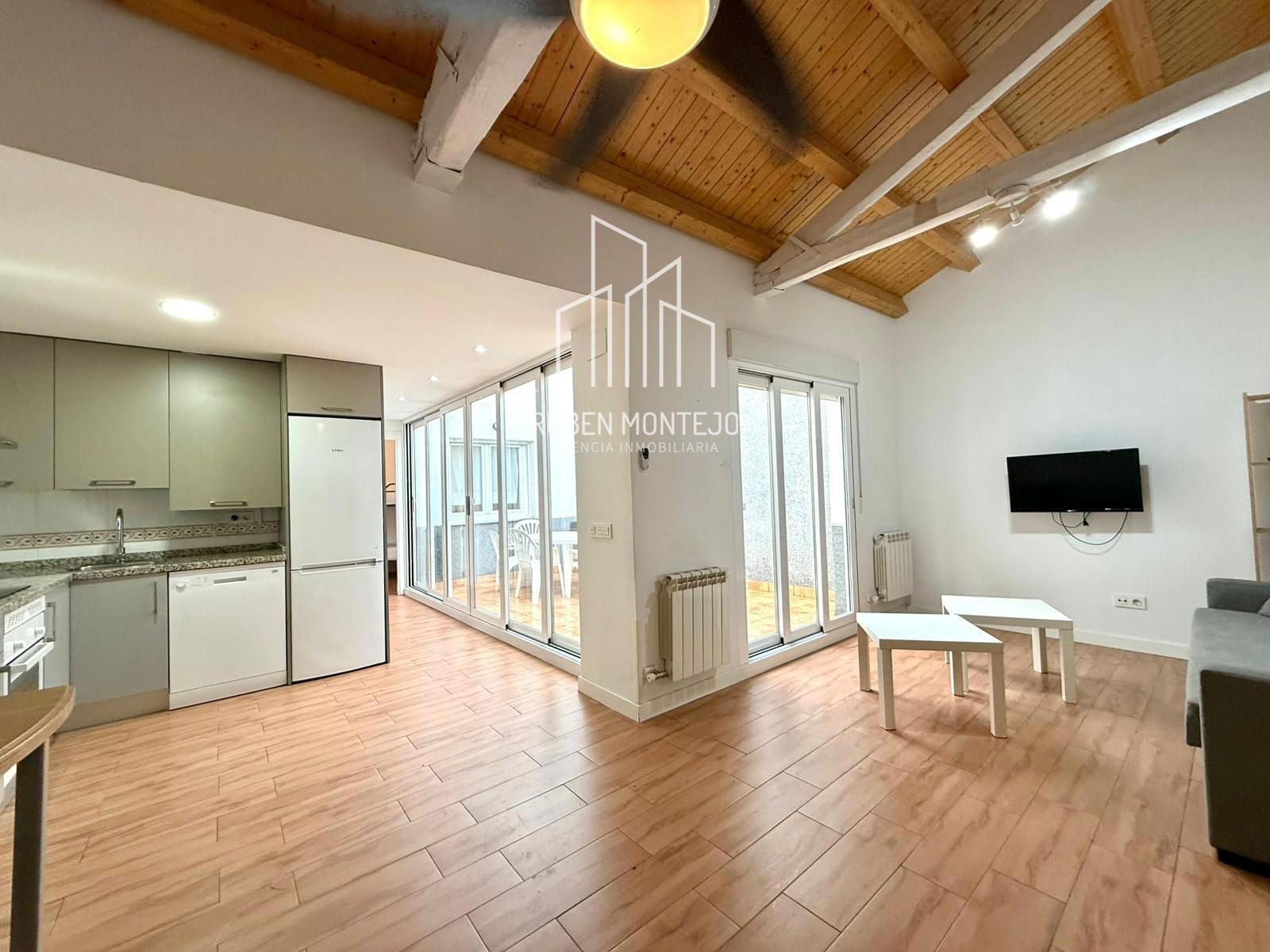 Sala d'estar de Casa adosada en venda en Salamanca Capital amb Calefacció, Terrassa i Rentadora
