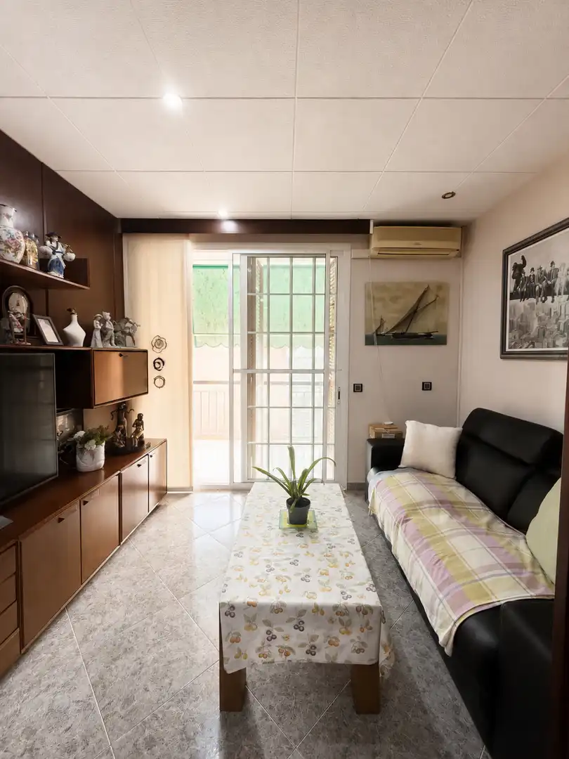 Sala de estar de Piso en venta en Badalona con Calefacción, Horno y Balcón