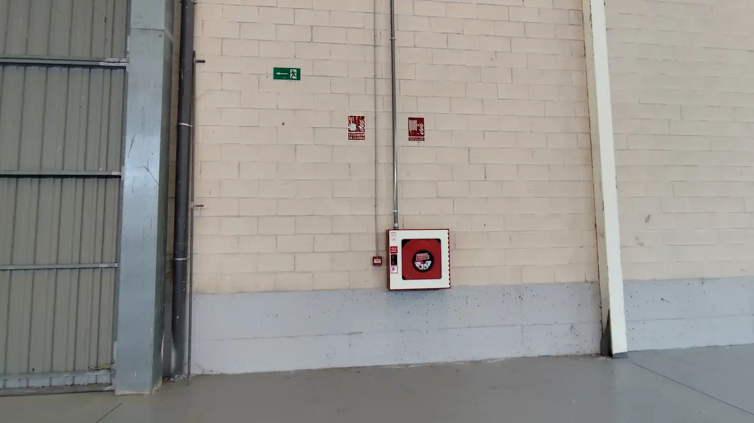 Parkplatz von Fabrikhallen zur Miete in Agoncillo