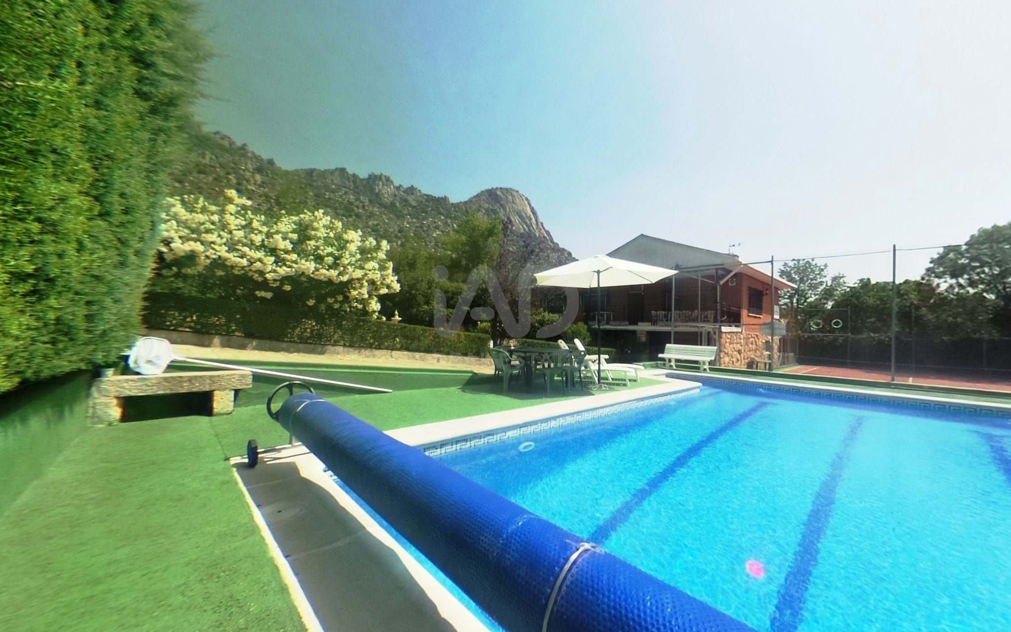 Piscina de Casa o xalet en venda en La Cabrera amb Calefacció, Terrassa i Piscina