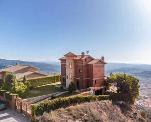 Vista exterior de Casa o xalet en venda en Berga amb Calefacció, Jardí privat i Terrassa