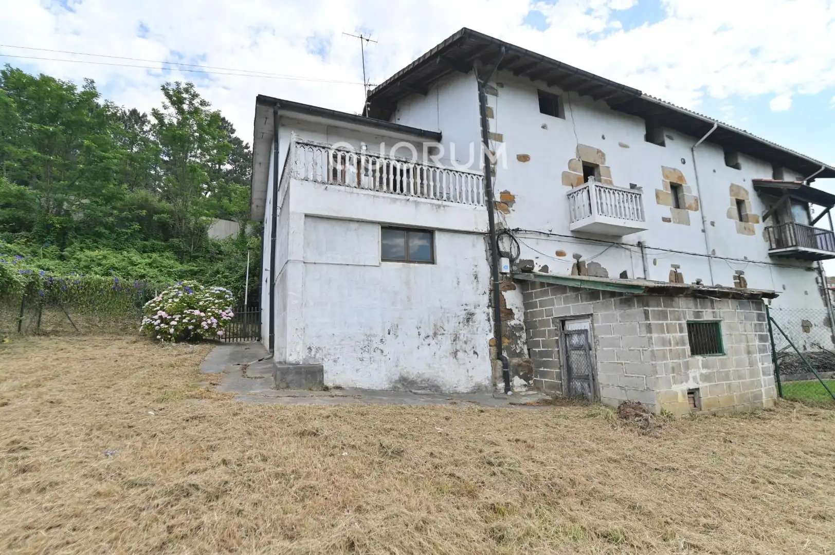 Vista exterior de Casa o xalet en venda en Galdakao amb Calefacció, Terrassa i Traster