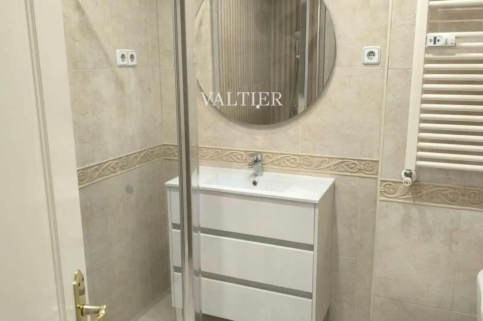 Baño de Piso de alquiler en Madrid con Aire acondicionado y Terraza