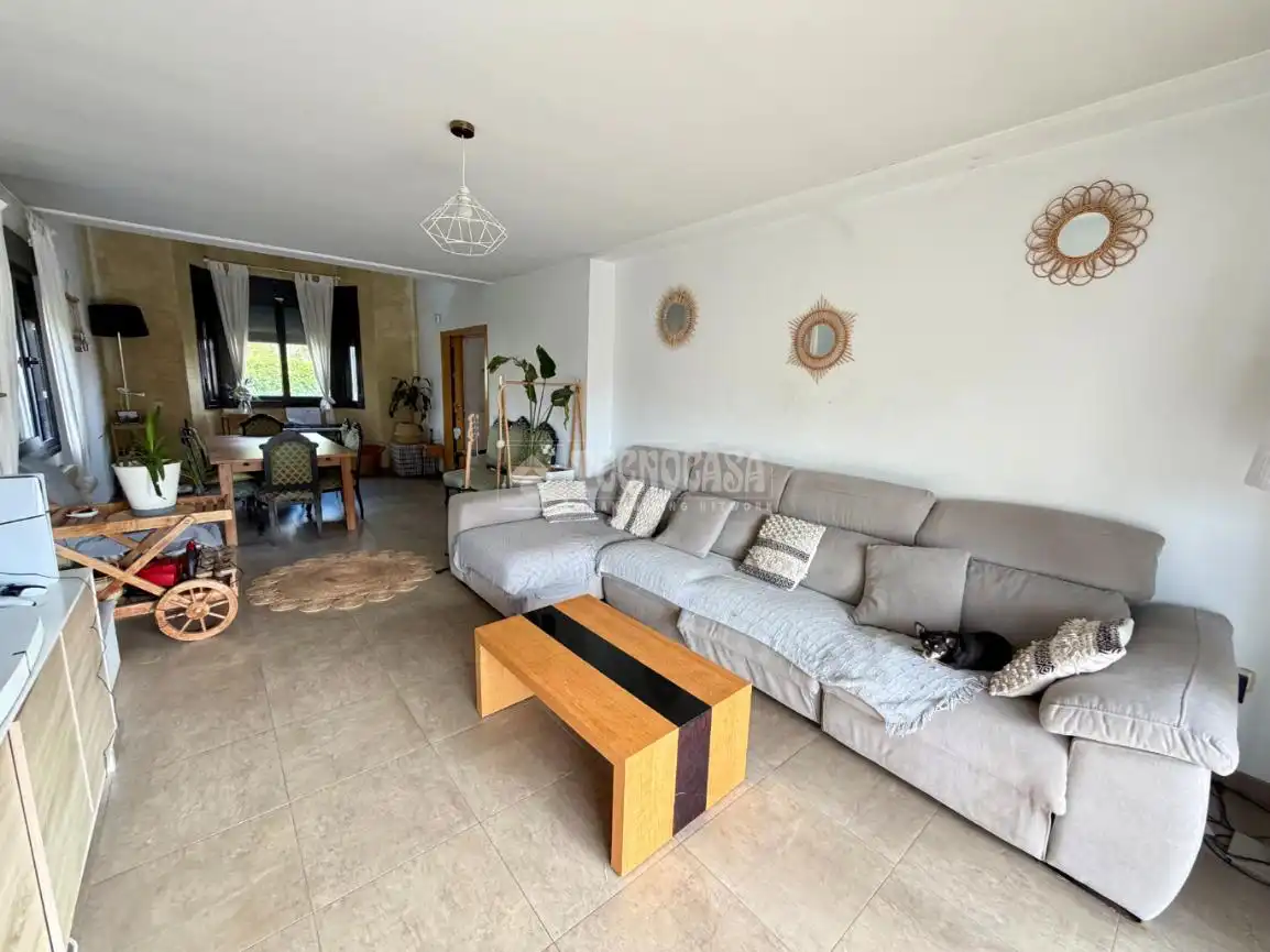 Sala de estar de Casa o chalet en venta en Serracines con Calefacción y Jardín privado