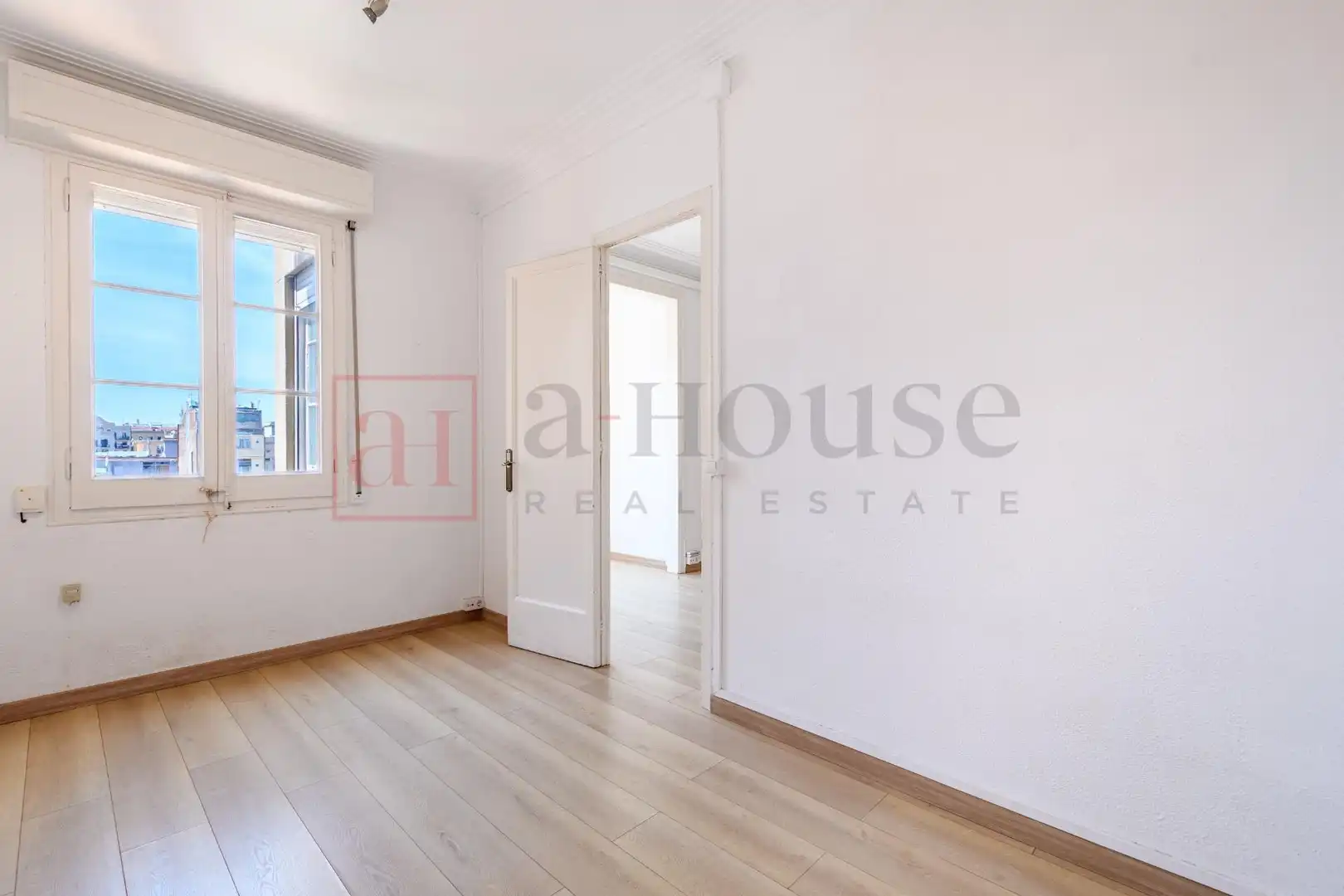 Wohnung zum Verkauf in Barcelona mit Klimaanlage und Heizung