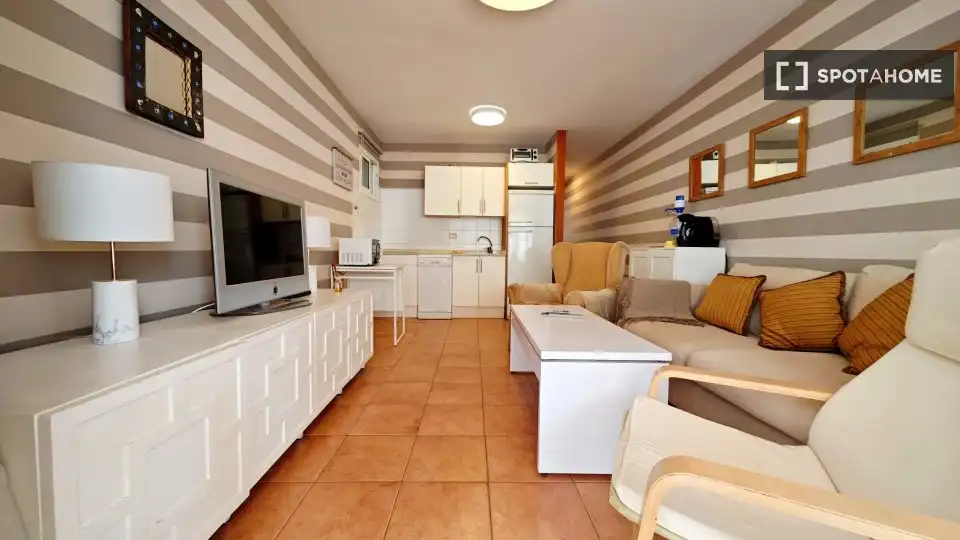 Sala d'estar de Apartament per a compartir en San Bartolomé de Tirajana amb Aire condicionat, Terrassa i Moblat