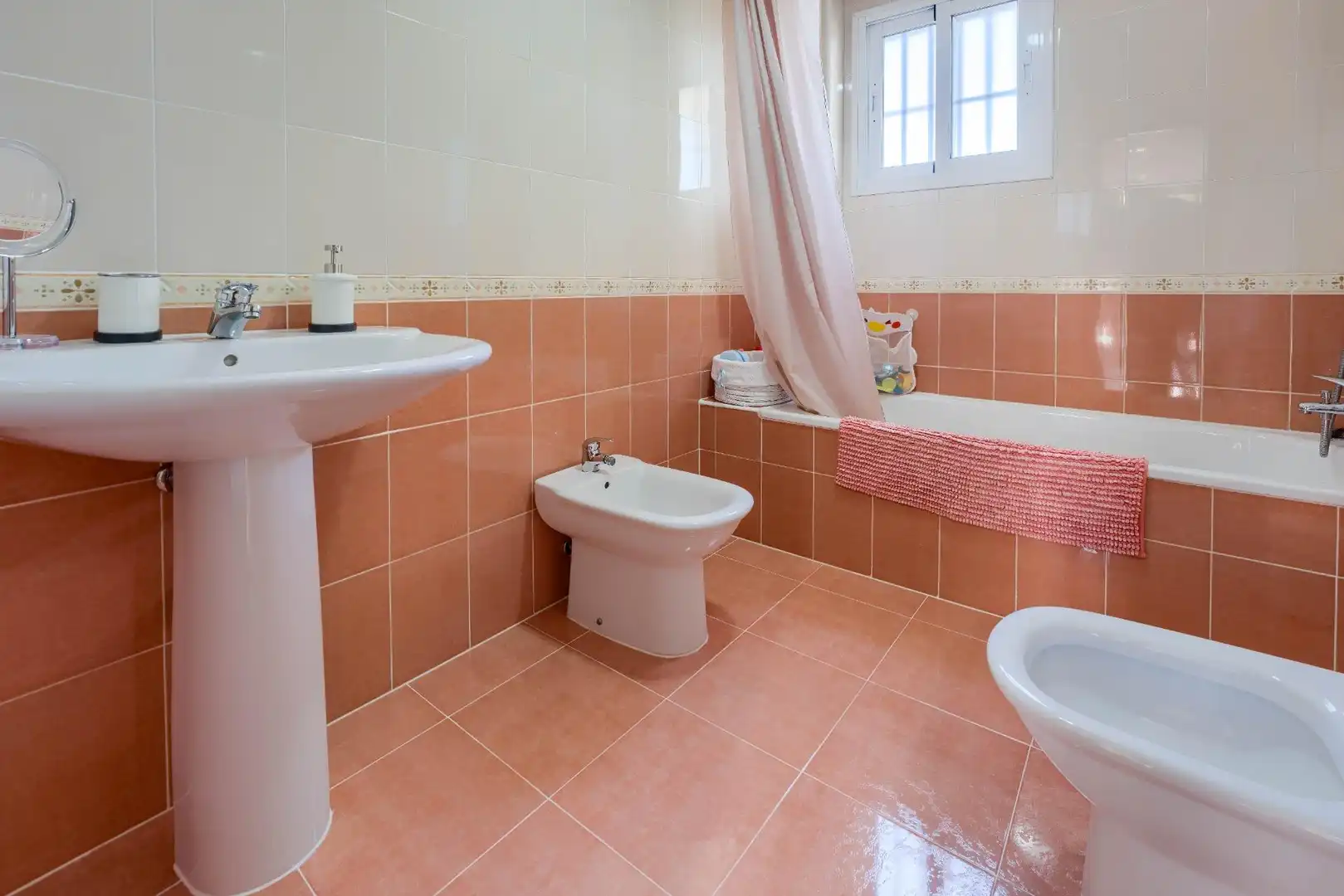 Bathroom of Houses for sale in Espartinas  with Air Conditioner, Heating and Private garden