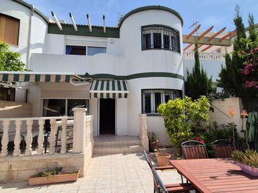 Reihenhaus mit Pool zum Verkauf in Carrer de la Vila Joiosa 20