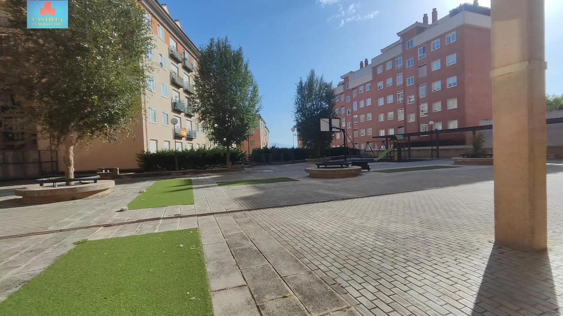 Parking de Piso en venta en Ávila con Calefacción, Jardín privado y Trastero