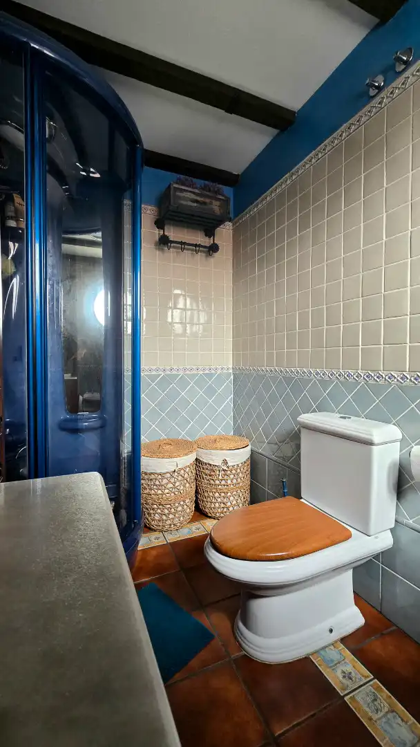 Baño de Casa adosada en venta en Alcalá de Henares con Aire acondicionado, Calefacción y Jardín privado
