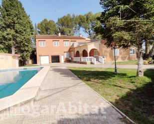 Vista exterior de Casa o xalet en venda en L'Eliana amb Aire condicionat, Calefacció i Jardí privat