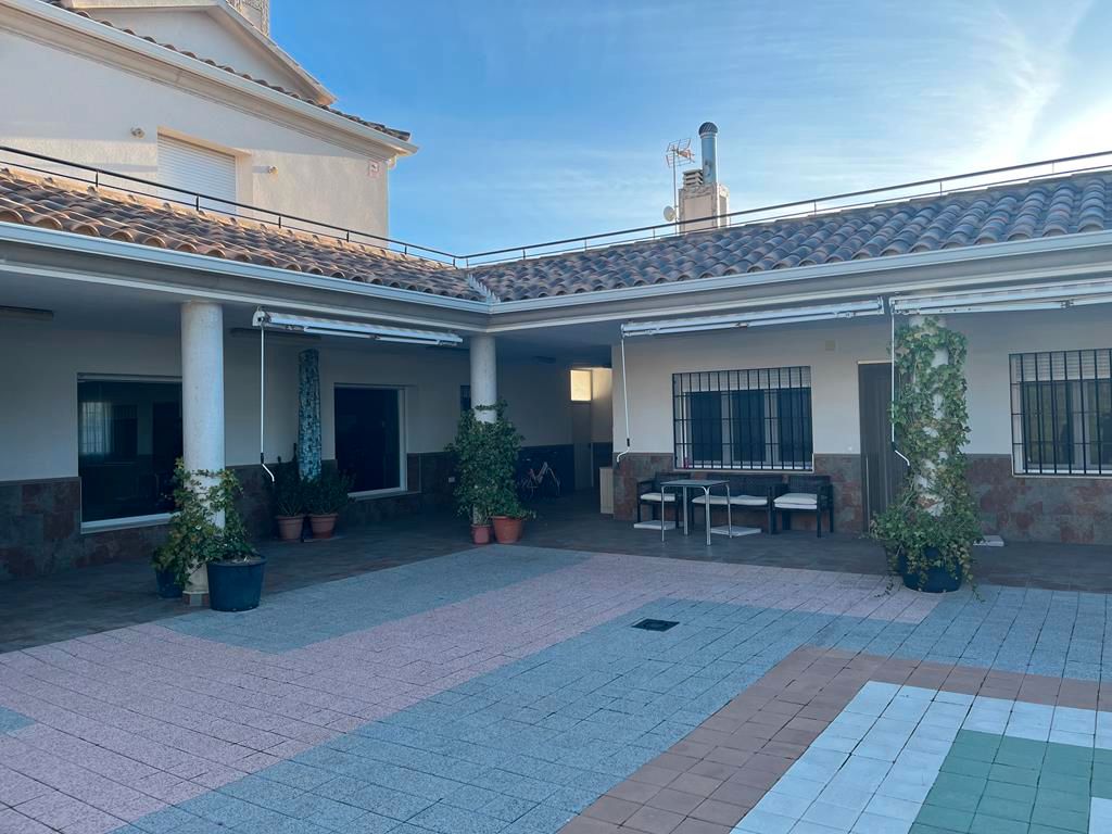 Vista exterior de Casa o xalet en venda en  Albacete Capital amb Calefacció, Jardí privat i Terrassa