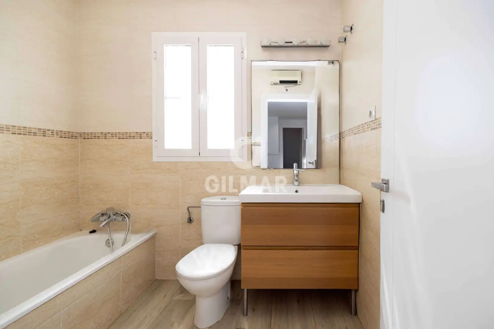Baño de Casa adosada en venta en Torremolinos con Calefacción, Jardín privado y Piscina