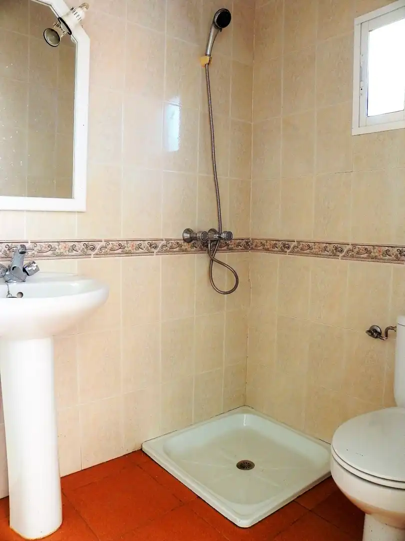 Baño de Casa adosada en venta en Alange con Jardín privado, Trastero y Amueblado